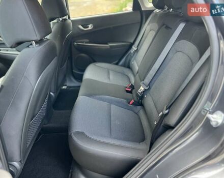 Сірий Хендай Kona, об'ємом двигуна 0 л та пробігом 93 тис. км за 16450 $, фото 19 на Automoto.ua