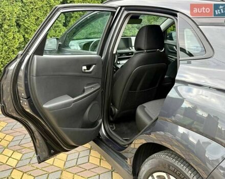 Серый Хендай Kona, объемом двигателя 0 л и пробегом 97 тыс. км за 18700 $, фото 29 на Automoto.ua