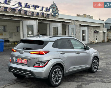 Сірий Хендай Kona, об'ємом двигуна 0 л та пробігом 57 тис. км за 17900 $, фото 6 на Automoto.ua