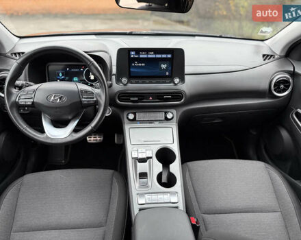 Сірий Хендай Kona, об'ємом двигуна 0 л та пробігом 59 тис. км за 16900 $, фото 23 на Automoto.ua