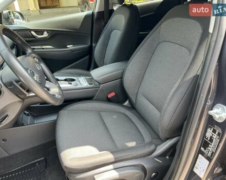 Сірий Хендай Kona, об'ємом двигуна 0 л та пробігом 86 тис. км за 16650 $, фото 14 на Automoto.ua