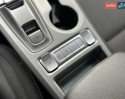 Серый Хендай Kona, объемом двигателя 0 л и пробегом 58 тыс. км за 16950 $, фото 23 на Automoto.ua