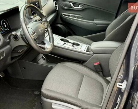 Серый Хендай Kona, объемом двигателя 0 л и пробегом 97 тыс. км за 18700 $, фото 16 на Automoto.ua