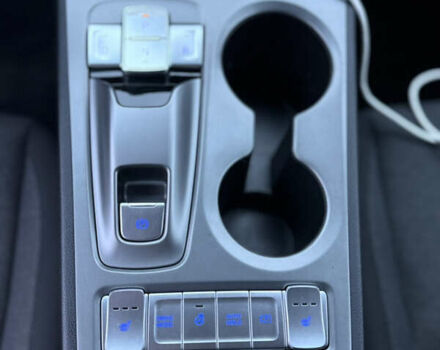 Серый Хендай Kona, объемом двигателя 0 л и пробегом 97 тыс. км за 16600 $, фото 15 на Automoto.ua