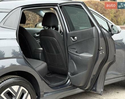 Сірий Хендай Kona, об'ємом двигуна 0 л та пробігом 59 тис. км за 16900 $, фото 21 на Automoto.ua