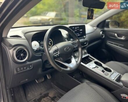 Серый Хендай Kona, объемом двигателя 0 л и пробегом 58 тыс. км за 16950 $, фото 10 на Automoto.ua