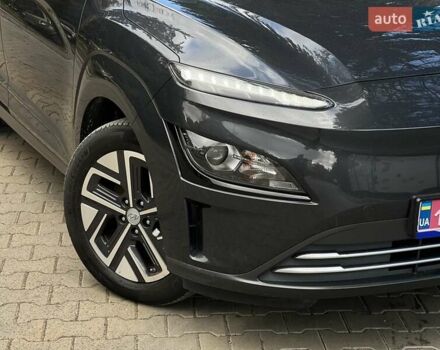 Сірий Хендай Kona, об'ємом двигуна 0 л та пробігом 93 тис. км за 16450 $, фото 4 на Automoto.ua