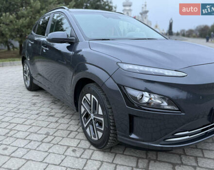 Серый Хендай Kona, объемом двигателя 0 л и пробегом 97 тыс. км за 16600 $, фото 6 на Automoto.ua