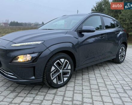 Серый Хендай Kona, объемом двигателя 0 л и пробегом 97 тыс. км за 16600 $, фото 5 на Automoto.ua