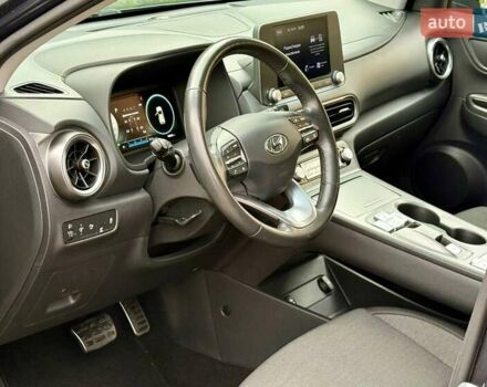 Серый Хендай Kona, объемом двигателя 0 л и пробегом 97 тыс. км за 18700 $, фото 17 на Automoto.ua