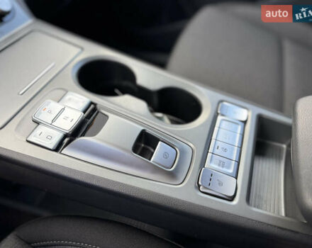 Серый Хендай Kona, объемом двигателя 0 л и пробегом 60 тыс. км за 19700 $, фото 28 на Automoto.ua