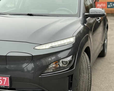 Сірий Хендай Kona, об'ємом двигуна 0 л та пробігом 59 тис. км за 16900 $, фото 8 на Automoto.ua