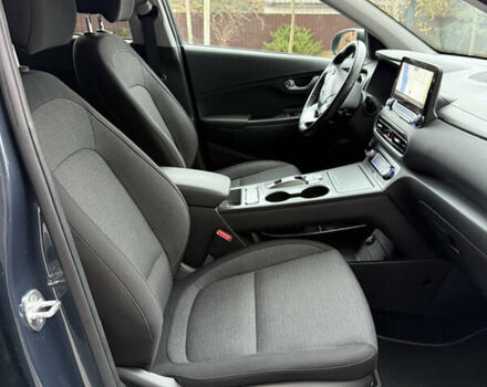 Серый Хендай Kona, объемом двигателя 0 л и пробегом 53 тыс. км за 17400 $, фото 27 на Automoto.ua