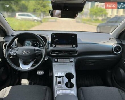 Сірий Хендай Kona, об'ємом двигуна 0 л та пробігом 86 тис. км за 16650 $, фото 8 на Automoto.ua