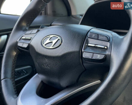 Серый Хендай Kona, объемом двигателя 0 л и пробегом 35 тыс. км за 17999 $, фото 45 на Automoto.ua