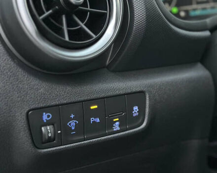 Сірий Хендай Kona, об'ємом двигуна 0 л та пробігом 57 тис. км за 17900 $, фото 16 на Automoto.ua