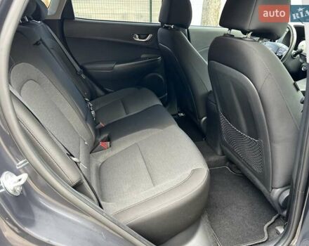Сірий Хендай Kona, об'ємом двигуна 0 л та пробігом 93 тис. км за 16450 $, фото 18 на Automoto.ua
