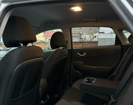 Сірий Хендай Kona, об'ємом двигуна 0 л та пробігом 57 тис. км за 17900 $, фото 28 на Automoto.ua