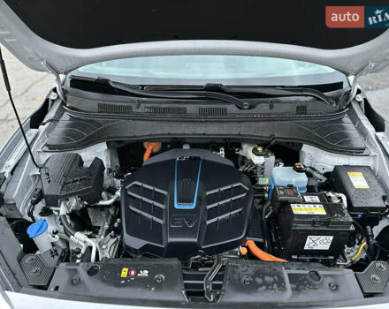 Сірий Хендай Kona, об'ємом двигуна 0 л та пробігом 57 тис. км за 17900 $, фото 10 на Automoto.ua