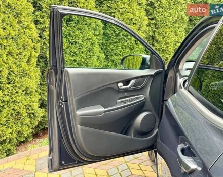 Серый Хендай Kona, объемом двигателя 0 л и пробегом 52 тыс. км за 17200 $, фото 14 на Automoto.ua