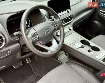 Серый Хендай Kona, объемом двигателя 0 л и пробегом 52 тыс. км за 17200 $, фото 19 на Automoto.ua