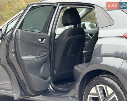 Сірий Хендай Kona, об'ємом двигуна 0 л та пробігом 59 тис. км за 16900 $, фото 22 на Automoto.ua