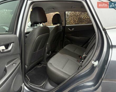 Сірий Хендай Kona, об'ємом двигуна 0 л та пробігом 59 тис. км за 16900 $, фото 31 на Automoto.ua