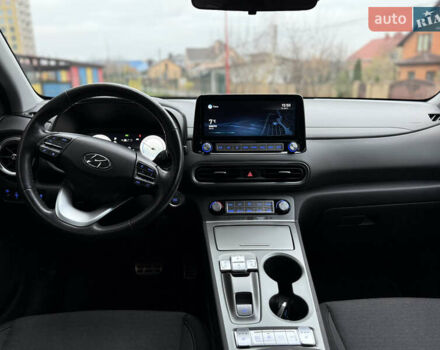 Серый Хендай Kona, объемом двигателя 0 л и пробегом 53 тыс. км за 17400 $, фото 8 на Automoto.ua
