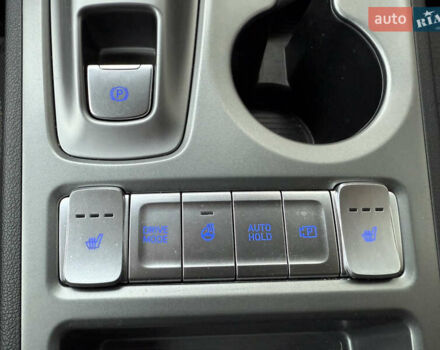 Серый Хендай Kona, объемом двигателя 0 л и пробегом 53 тыс. км за 17400 $, фото 26 на Automoto.ua