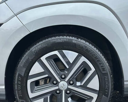 Сірий Хендай Kona, об'ємом двигуна 0 л та пробігом 57 тис. км за 17900 $, фото 11 на Automoto.ua