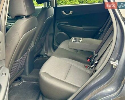 Серый Хендай Kona, объемом двигателя 0 л и пробегом 52 тыс. км за 17200 $, фото 21 на Automoto.ua