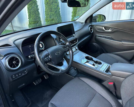 Сірий Хендай Kona, об'ємом двигуна 0 л та пробігом 66 тис. км за 16000 $, фото 8 на Automoto.ua