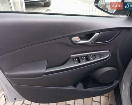 Сірий Хендай Kona, об'ємом двигуна 1.6 л та пробігом 19 тис. км за 23000 $, фото 9 на Automoto.ua