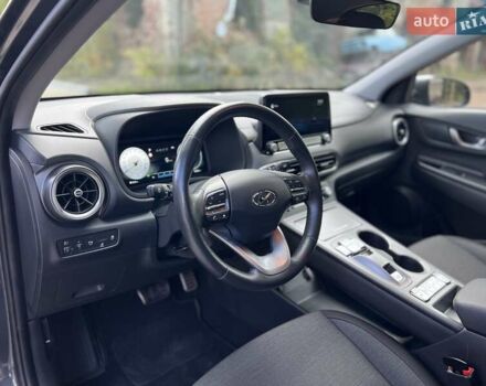Сірий Хендай Kona, об'ємом двигуна 0 л та пробігом 93 тис. км за 16450 $, фото 11 на Automoto.ua