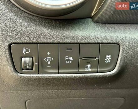 Серый Хендай Kona, объемом двигателя 0 л и пробегом 52 тыс. км за 17200 $, фото 17 на Automoto.ua