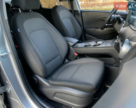 Серый Хендай Kona, объемом двигателя 0 л и пробегом 35 тыс. км за 17999 $, фото 39 на Automoto.ua