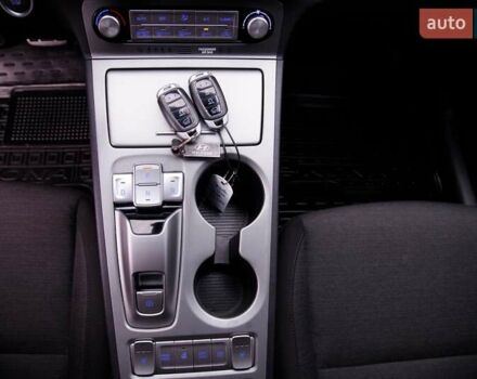 Серый Хендай Kona, объемом двигателя 0 л и пробегом 47 тыс. км за 17950 $, фото 63 на Automoto.ua