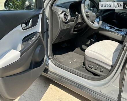 Серый Хендай Kona, объемом двигателя 0 л и пробегом 20 тыс. км за 19900 $, фото 7 на Automoto.ua