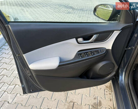 Сірий Хендай Kona, об'ємом двигуна 0 л та пробігом 63 тис. км за 22999 $, фото 15 на Automoto.ua