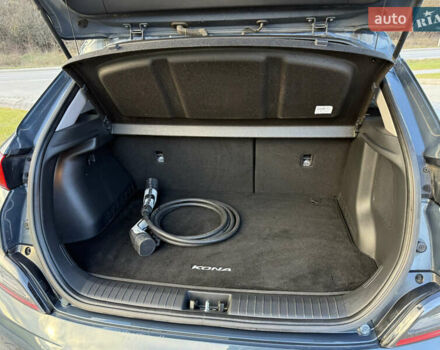 Сірий Хендай Kona, об'ємом двигуна 0 л та пробігом 63 тис. км за 22999 $, фото 20 на Automoto.ua