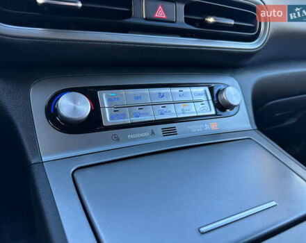 Сірий Хендай Kona, об'ємом двигуна 0 л та пробігом 25 тис. км за 21200 $, фото 12 на Automoto.ua