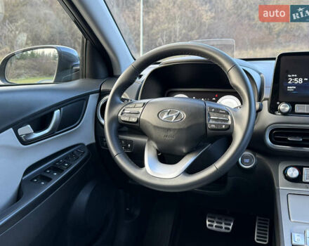 Сірий Хендай Kona, об'ємом двигуна 0 л та пробігом 63 тис. км за 22999 $, фото 2 на Automoto.ua
