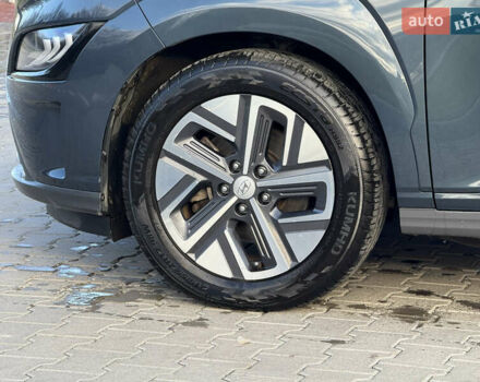 Сірий Хендай Kona, об'ємом двигуна 0 л та пробігом 63 тис. км за 22999 $, фото 12 на Automoto.ua