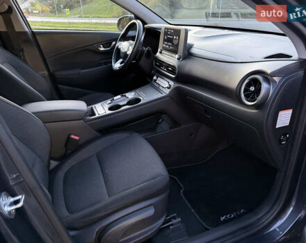 Серый Хендай Kona, объемом двигателя 0 л и пробегом 20 тыс. км за 16900 $, фото 18 на Automoto.ua