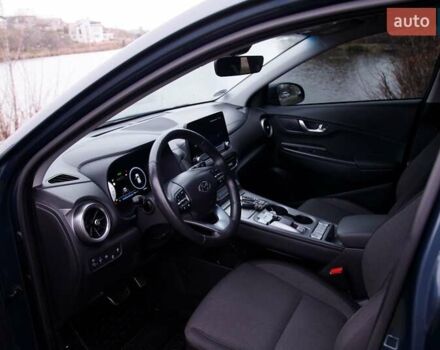Серый Хендай Kona, объемом двигателя 0 л и пробегом 47 тыс. км за 17950 $, фото 62 на Automoto.ua