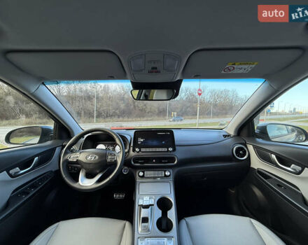Сірий Хендай Kona, об'ємом двигуна 0 л та пробігом 63 тис. км за 22999 $, фото 3 на Automoto.ua