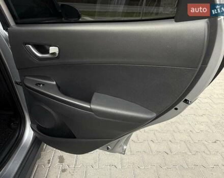 Сірий Хендай Kona, об'ємом двигуна 0 л та пробігом 50 тис. км за 16999 $, фото 11 на Automoto.ua