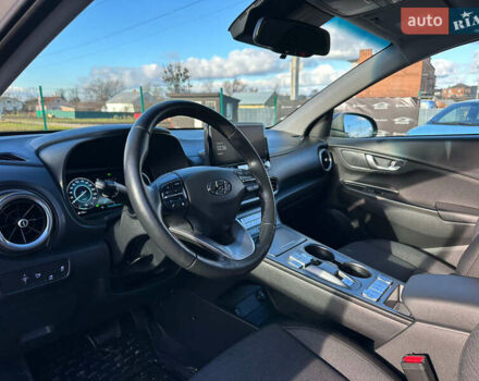 Сірий Хендай Kona, об'ємом двигуна 0 л та пробігом 25 тис. км за 21200 $, фото 10 на Automoto.ua