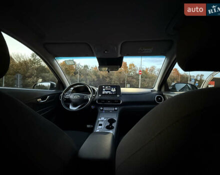 Серый Хендай Kona, объемом двигателя 0 л и пробегом 20 тыс. км за 16900 $, фото 16 на Automoto.ua