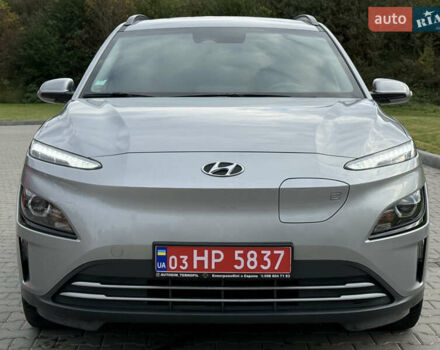 Сірий Хендай Kona, об'ємом двигуна 0 л та пробігом 50 тис. км за 16999 $, фото 3 на Automoto.ua